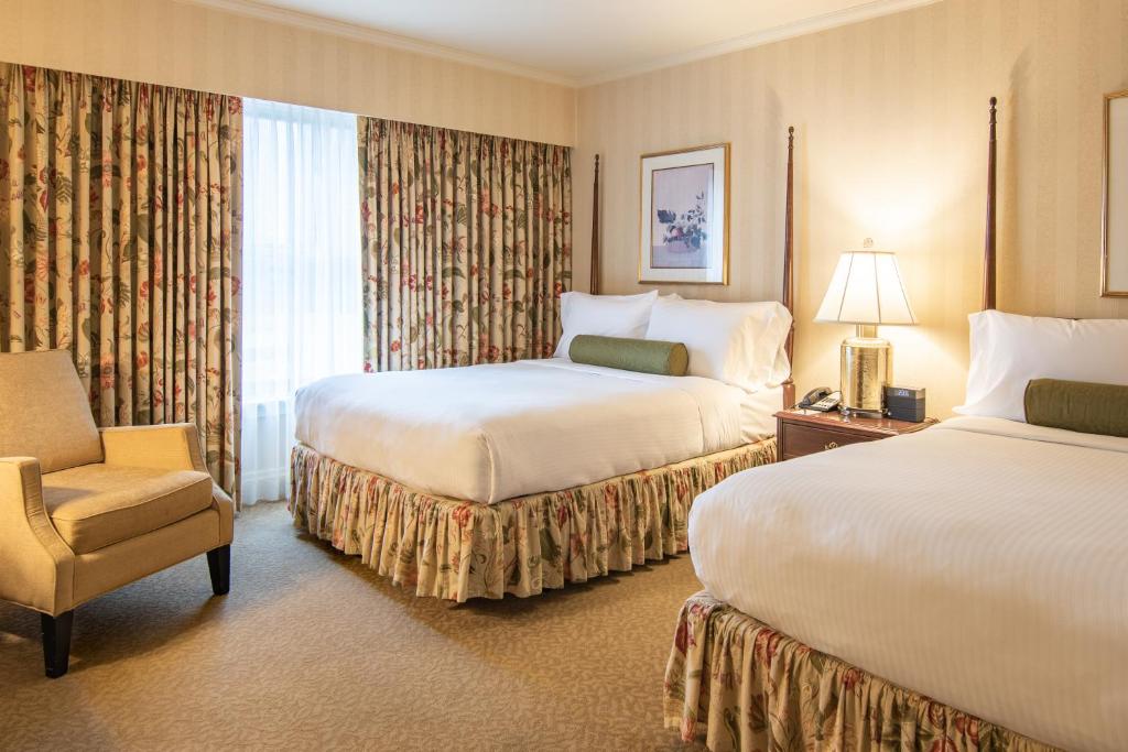 Mayflower Park Hotel - 