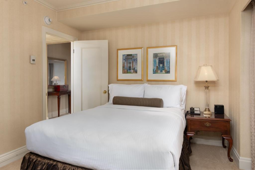 Mayflower Park Hotel - Corner Queen Suite