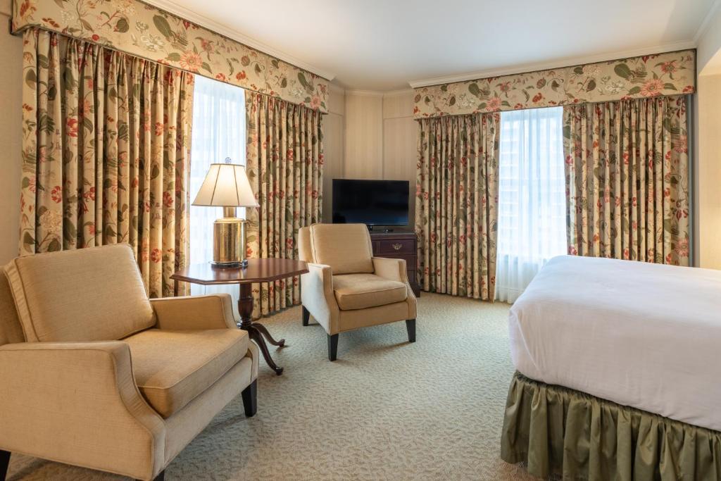 Mayflower Park Hotel - 