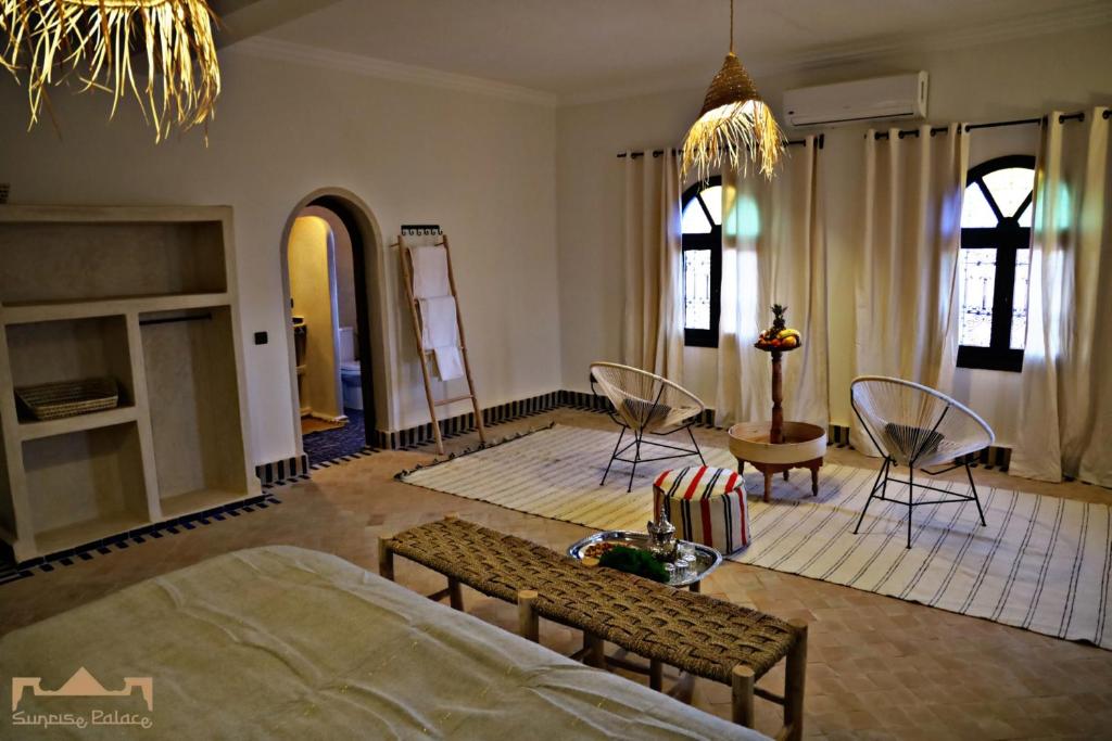 Postel nebo postele na pokoji v ubytování Sunrise Palace Merzouga