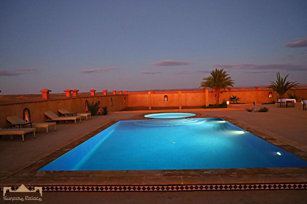 Bazén v ubytování Sunrise Palace Merzouga nebo v jeho okolí