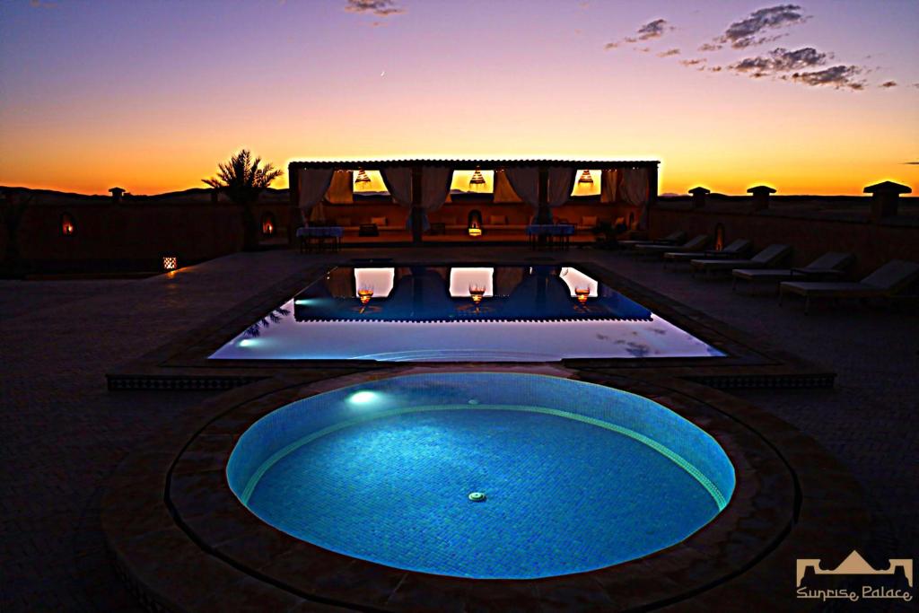 Bazén v ubytování Sunrise Palace Merzouga nebo v jeho okolí