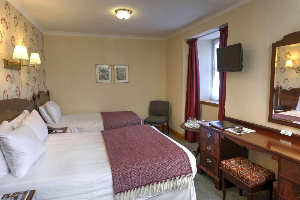 Postel nebo postele na pokoji v ubytování BEST WESTERN The Crianlarich Hotel