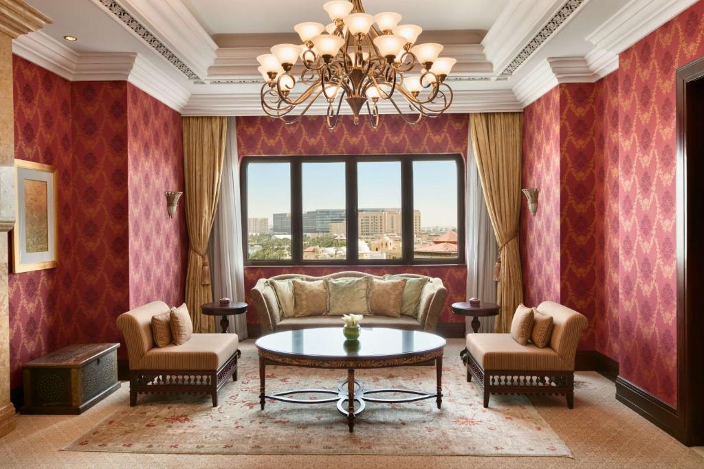 Posezení v ubytování Shangri-La Qaryat Al Beri, Abu Dhabi