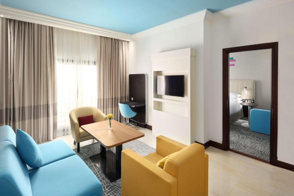 TV a/nebo společenská místnost v ubytování Park Inn by Radisson Makkah Al Naseem