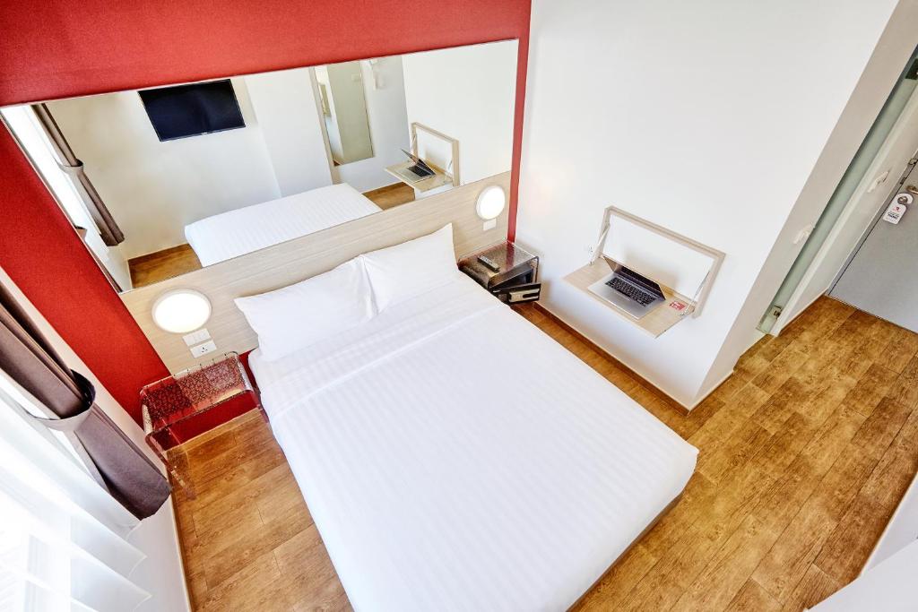 a small room with two beds and a mirror at Easy Planet Pattaya in Pattaya