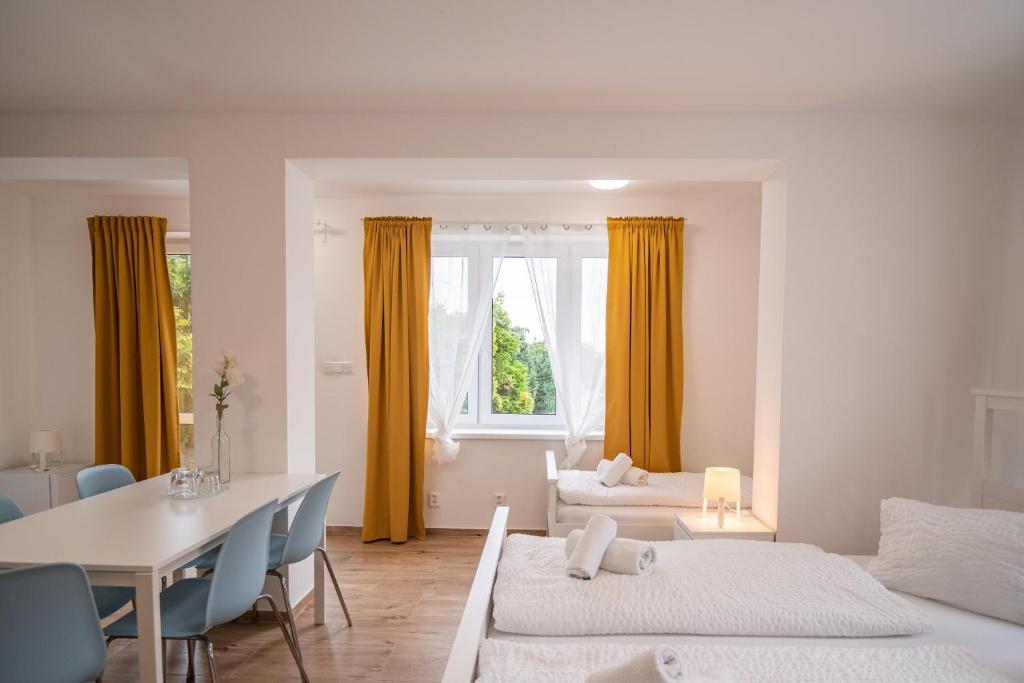 Część wypoczynkowa w obiekcie Mikulov - Inn - hotel s vinným sklepem Venuše