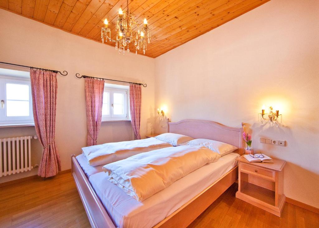 Postel nebo postele na pokoji v ubytování Hotel Elefant