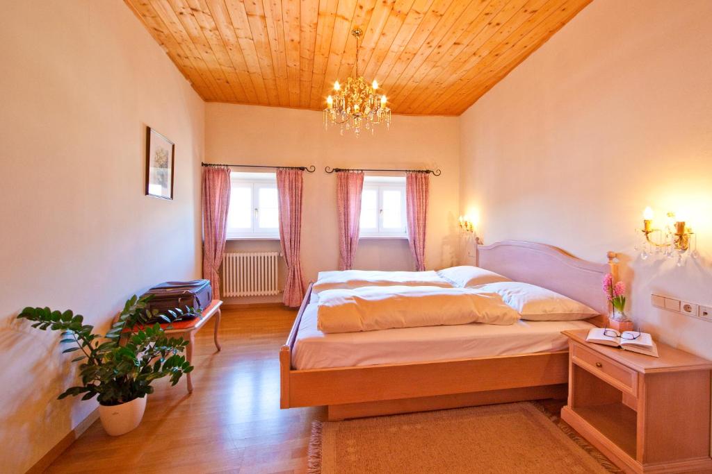 Postel nebo postele na pokoji v ubytování Hotel Elefant