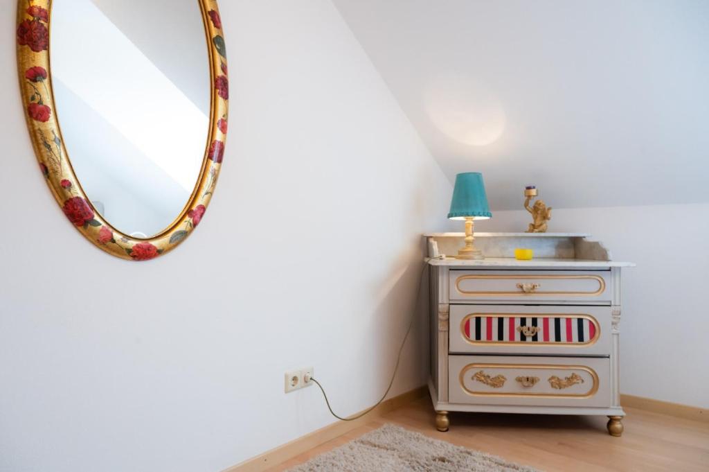 Zdjęcie z galerii obiektu Idyllische Designer-Apartments am Bio-Bauernhof in SalzburgerSeenland Schmiding 10 w mieście Seekirchen am Wallersee