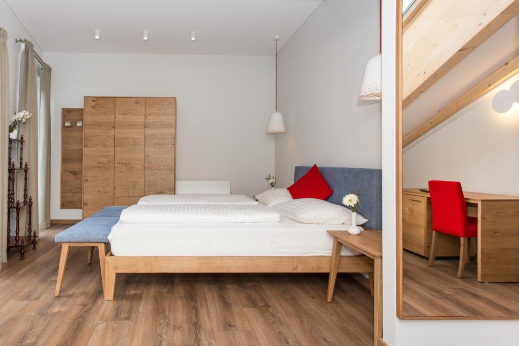 Postel nebo postele na pokoji v ubytování Hotel Elefant