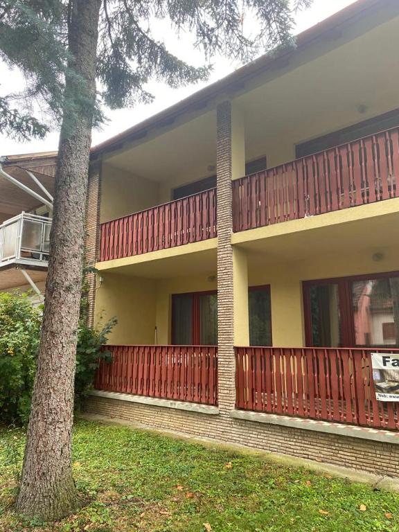 Budova, v ktorej sa apartmán nachádza