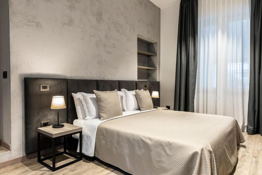 Postel nebo postele na pokoji v ubytování Corso 84 Luxury Suites