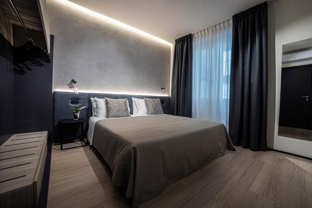 Postel nebo postele na pokoji v ubytování Corso 84 Luxury Suites