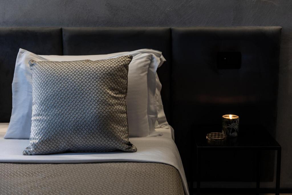 Postel nebo postele na pokoji v ubytování Corso 84 Luxury Suites