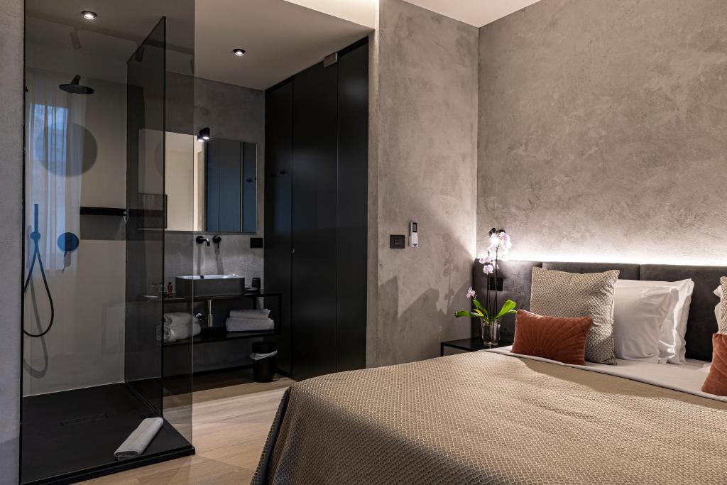 Postel nebo postele na pokoji v ubytování Corso 84 Luxury Suites