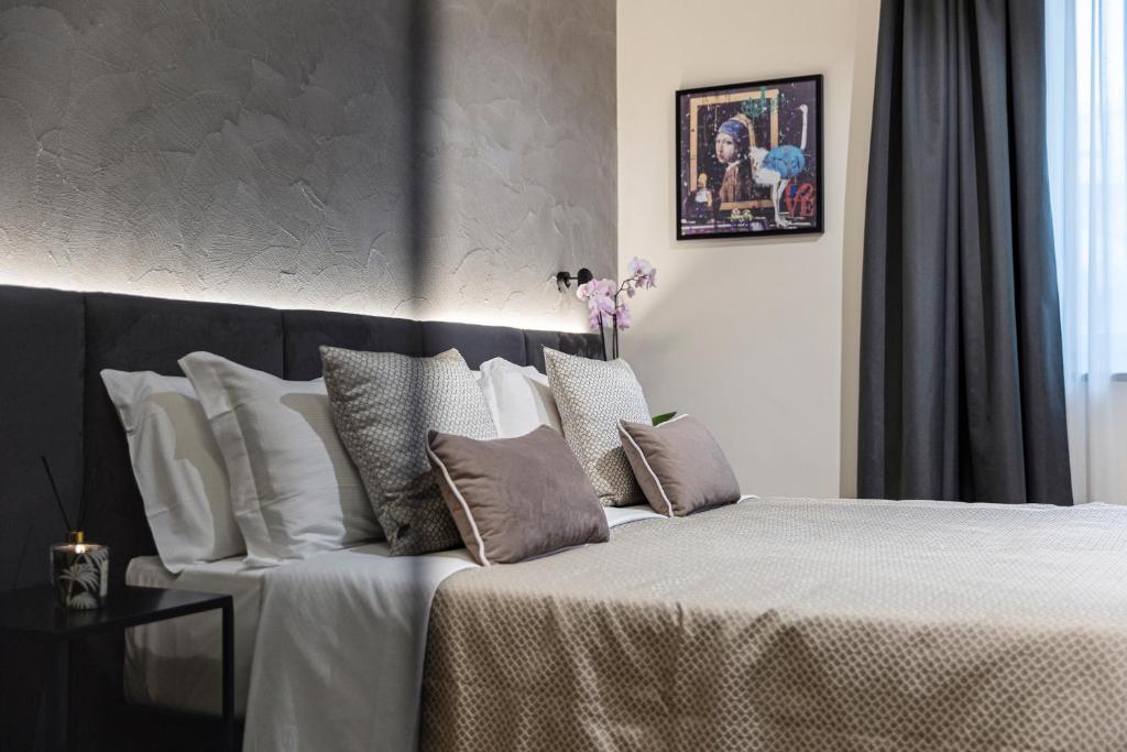 Postel nebo postele na pokoji v ubytování Corso 84 Luxury Suites