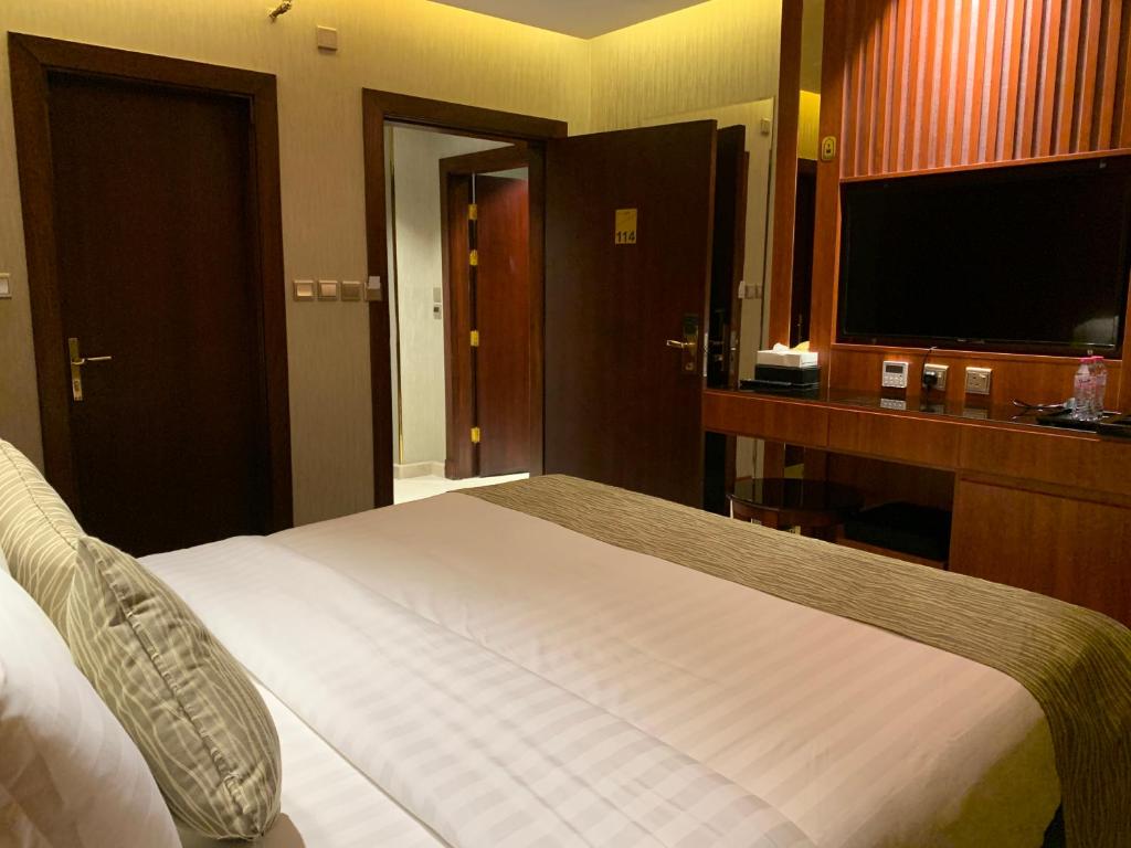 Cladium Hotel - One-Bedroom Suite