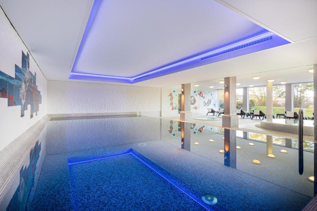 Bazén v ubytování Hotel Waldachtal nebo v jeho okolí