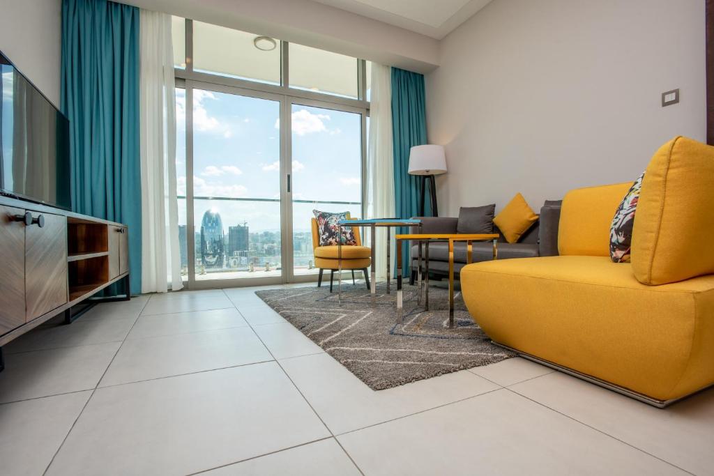 TV a/nebo společenská místnost v ubytování Skynest Residences by CityBlue, Nairobi - Official