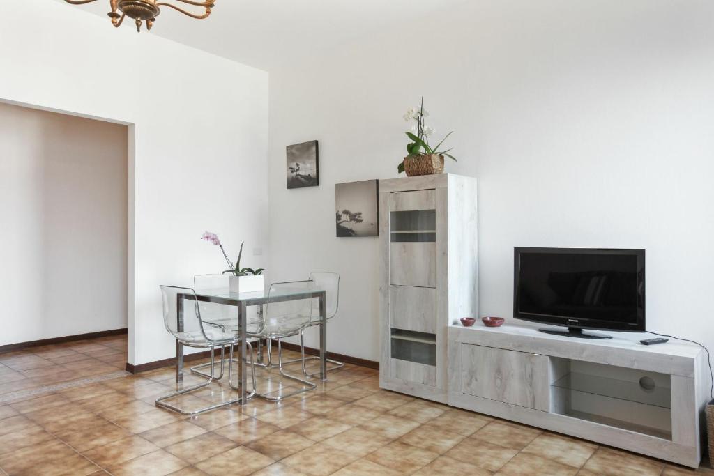 TV a/nebo společenská místnost v ubytování Casa La Rivetta by Halldis