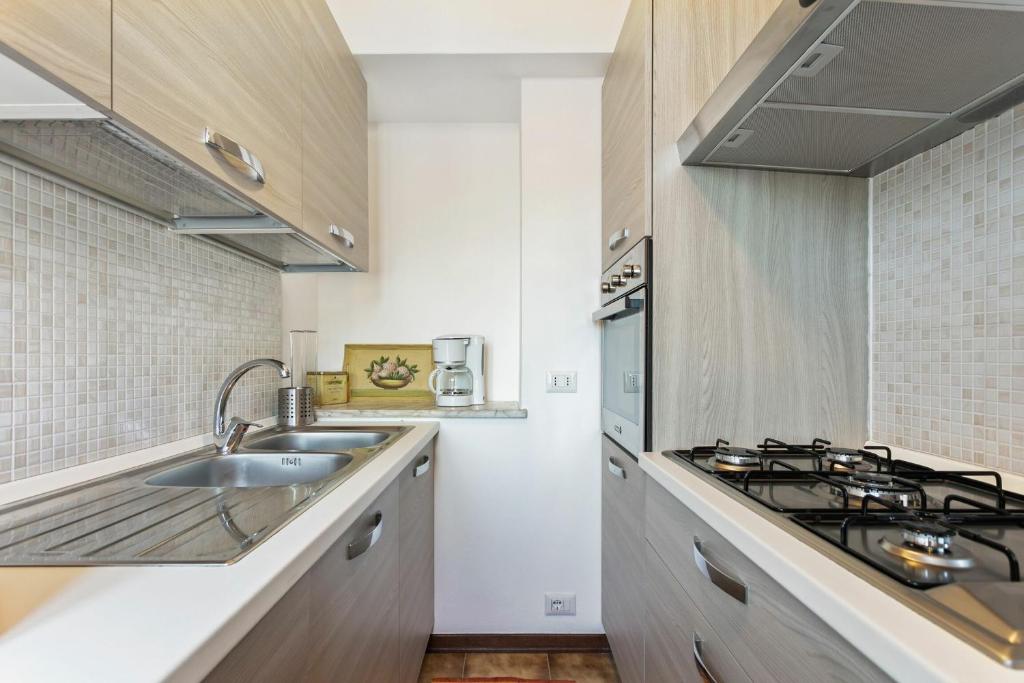 Kuchyň nebo kuchyňský kout v ubytování Casa La Rivetta by Halldis