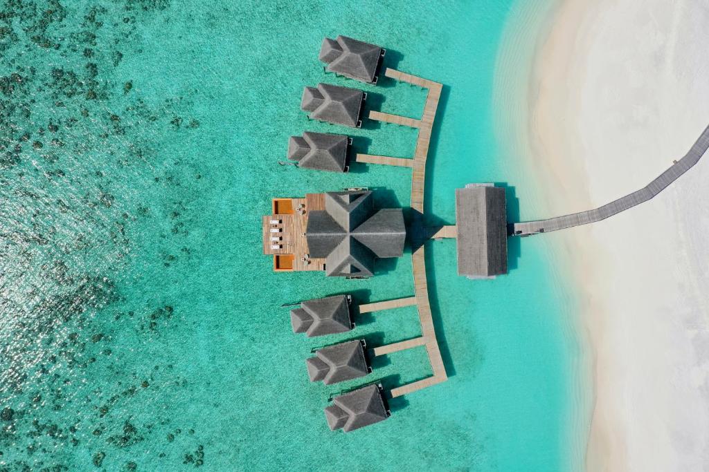Bazén v ubytování Anantara Kihavah Maldives Villas nebo v jeho okolí