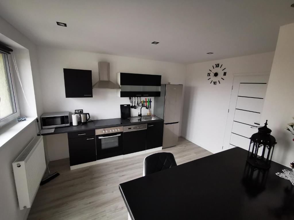 Kuchyňa alebo kuchynka v ubytovaní Apartamenty Artur