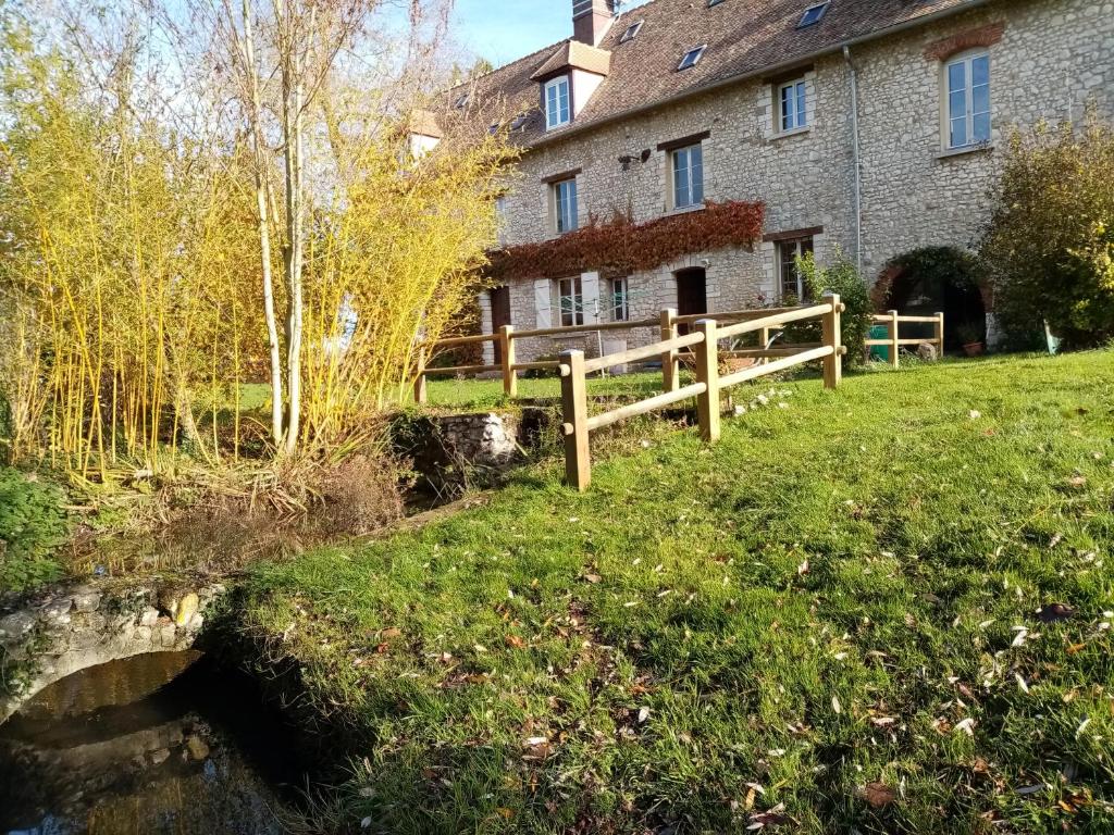 Gallery image of Moulin de Giboudet Chambres d&#39;hôtes in Bazainville