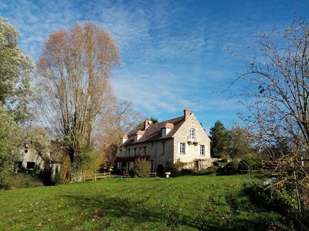 Gallery image of Moulin de Giboudet Chambres d&#39;hôtes in Bazainville