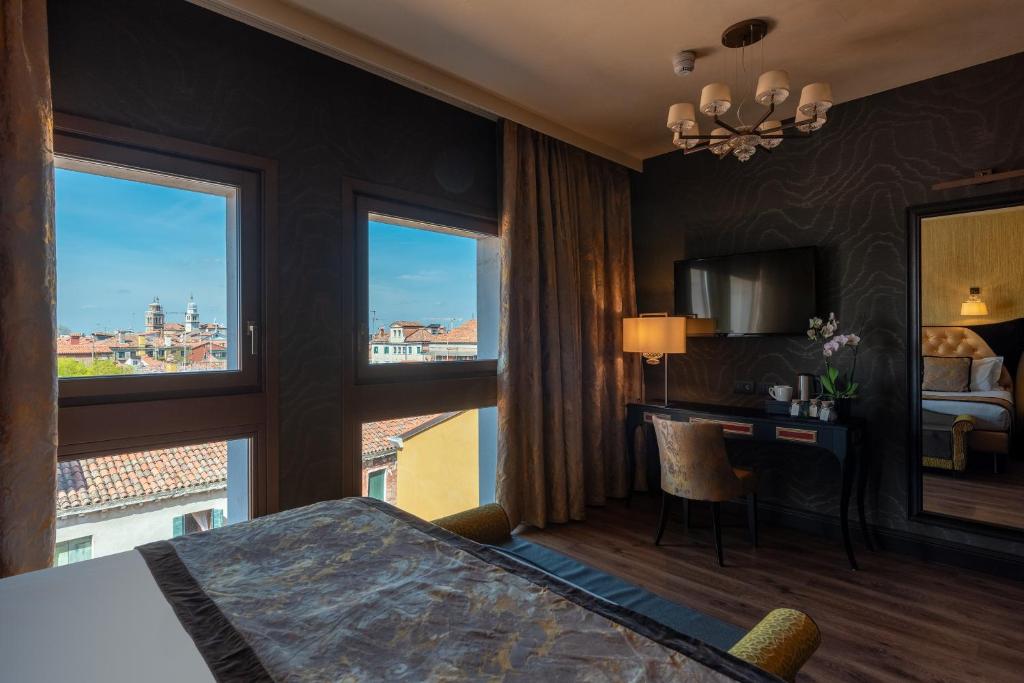 Palazzo Veneziano - Venice Collection - 15