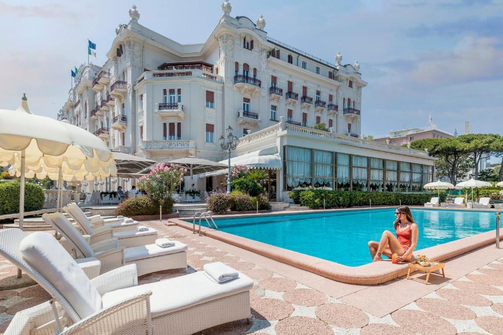 Bazén v ubytování Grand Hotel Rimini nebo v jeho okolí