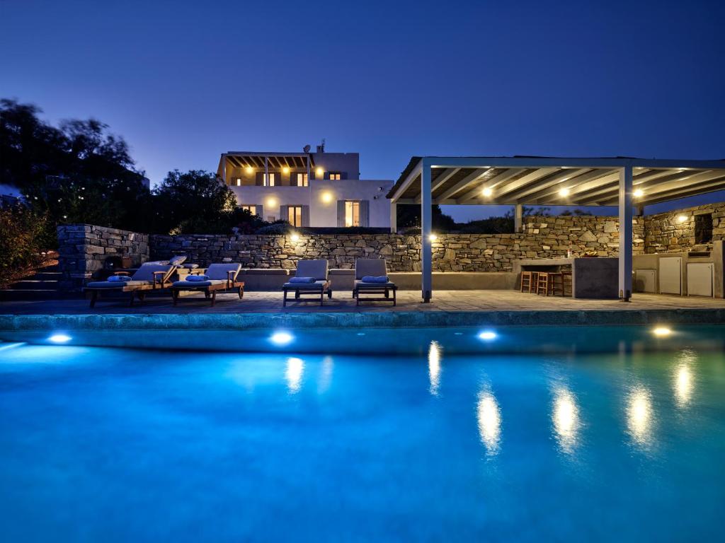 Bazén v ubytovaní Luxury Villa Seafront alebo v jeho blízkosti