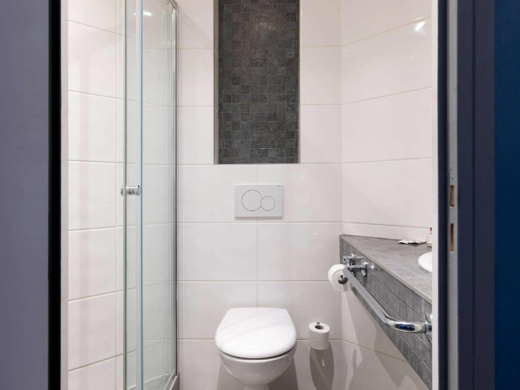 Koupelna v ubytování Ibis Budget Lyon Est Saint Quentin Fallavier