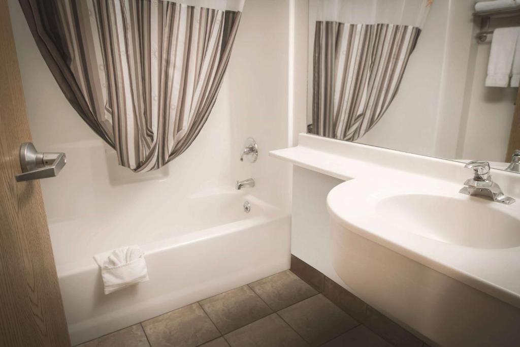 La Quinta Inn by Wyndham Missoula photo