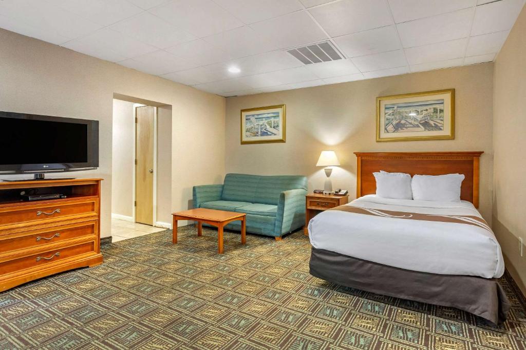a hotel room with a bed and a television at Quality Inn Boardwalk in Ocean City