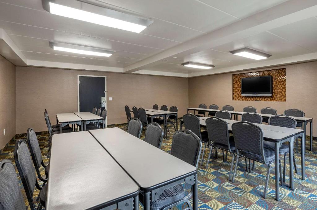 Comfort Inn Cincinnati Northeast photo