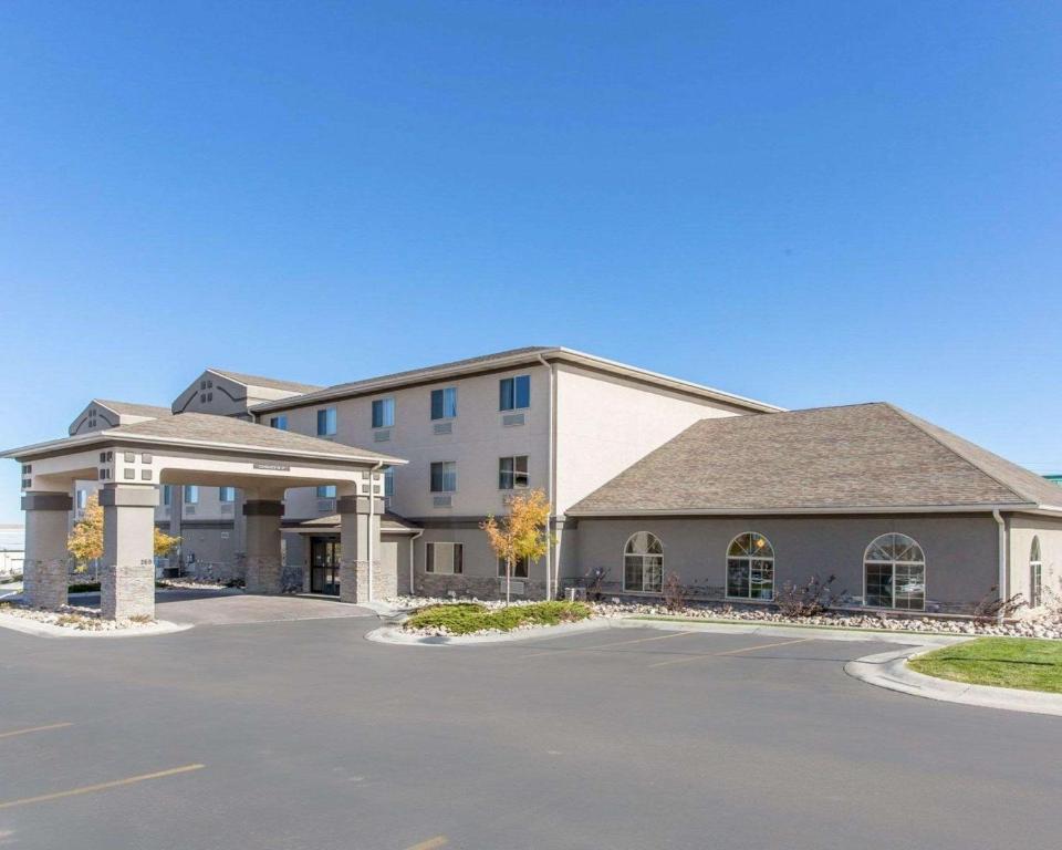a large office building with a parking lot at Comfort Inn Evansville-Casper in Evansville