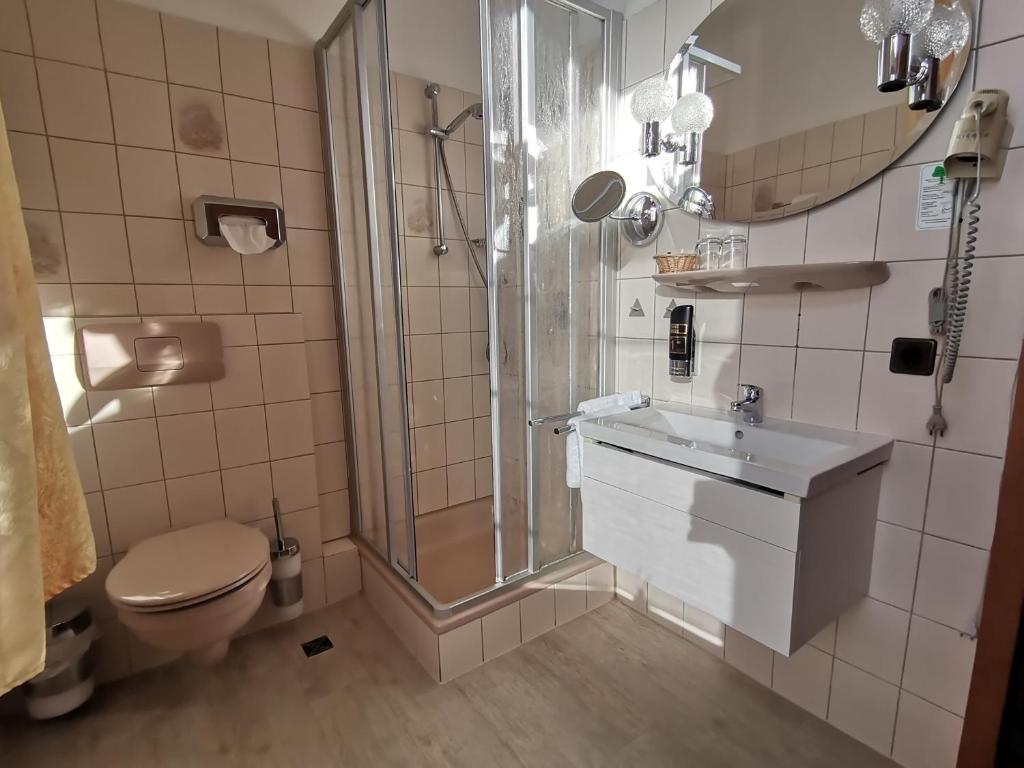 Koupelna v ubytování Hotel Kitzinger Hof an der B8