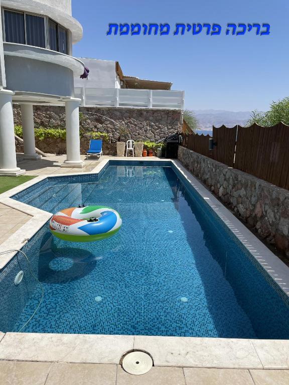 Bazén v ubytování Luxury Suite by the pool nebo v jeho okolí