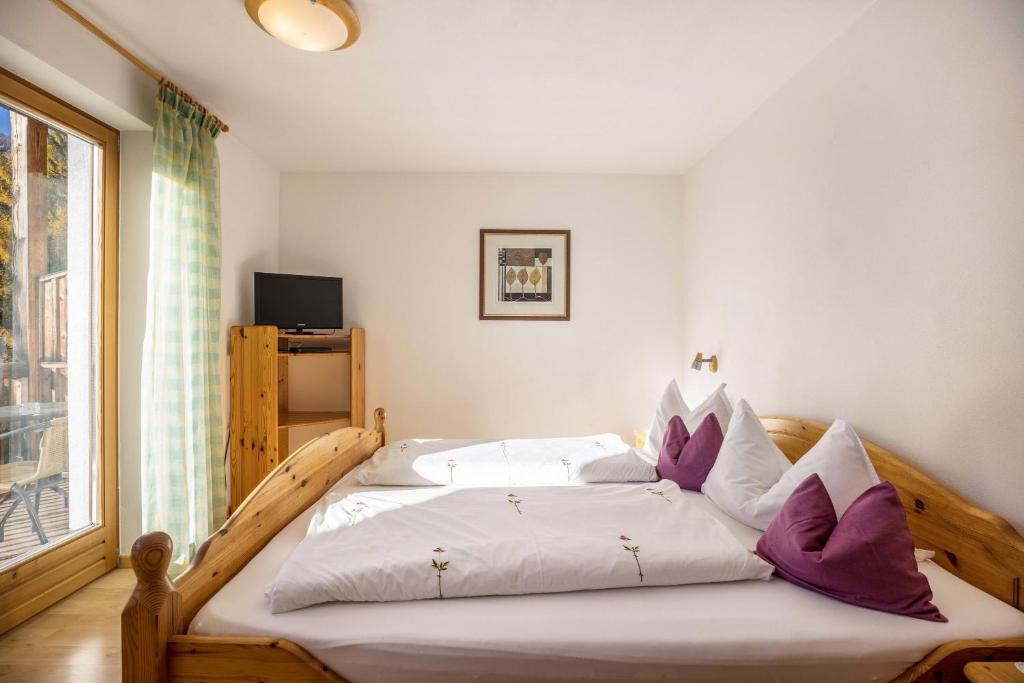Postel nebo postele na pokoji v ubytování Lettnerhof Bnb Wohnung 5