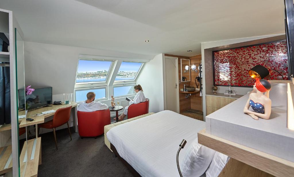 Postel nebo postele na pokoji v ubytování Le Thalassa Hôtel & Spa