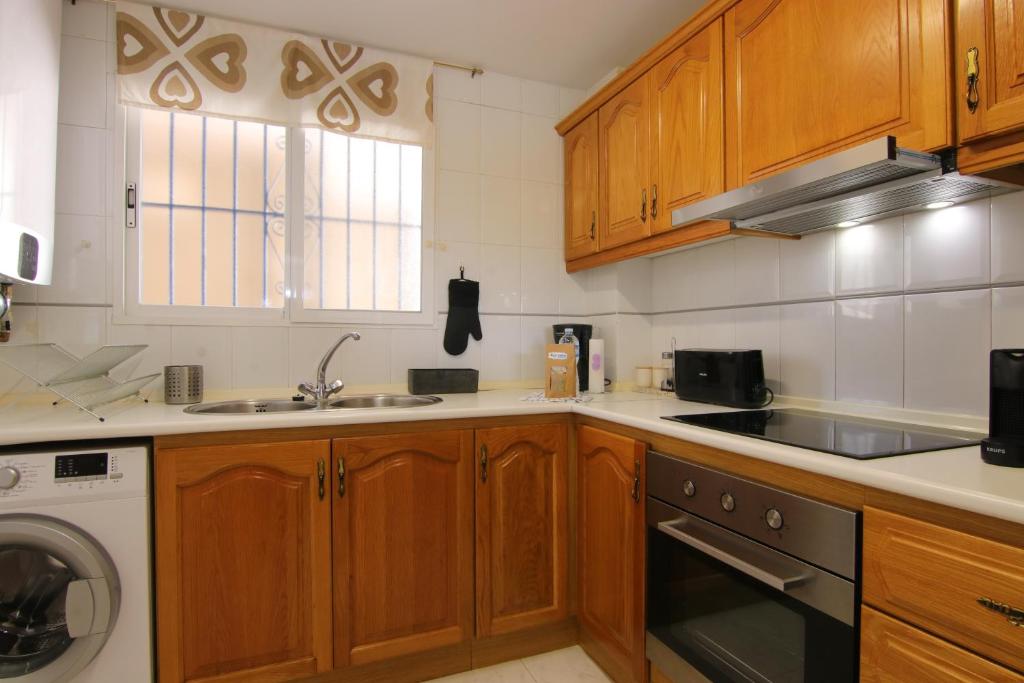 Kuchyňa alebo kuchynka v ubytovaní Altaia Apartment