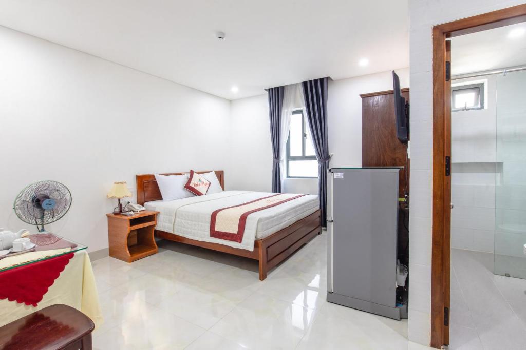 Postel nebo postele na pokoji v ubytování Bao Ngoc Hotel & Apt