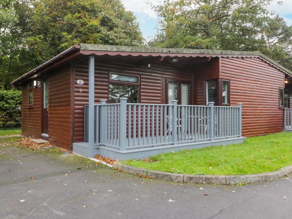 a small log cabin with a porch and a balcony at Bugle in Saltburn-by-the-Sea