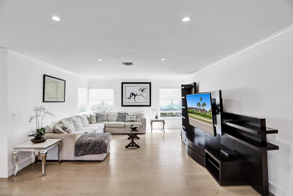 Miami Pool House - Housity