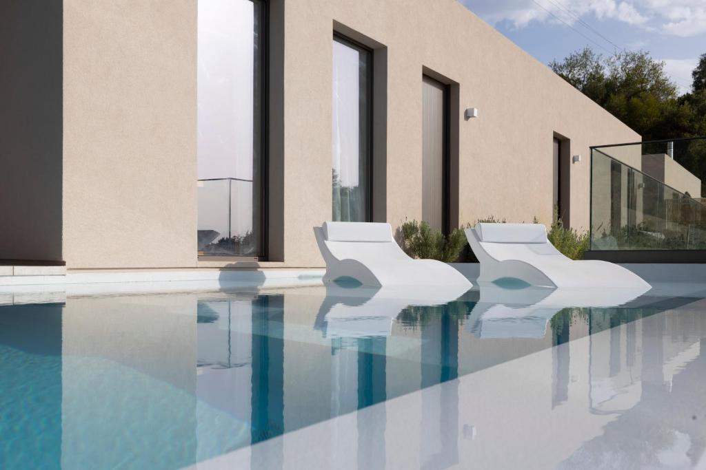 Piscine de l'établissement Skiathos Symbol Villas ou située à proximité