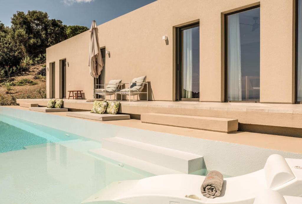 Piscine de l'établissement Skiathos Symbol Villas ou située à proximité