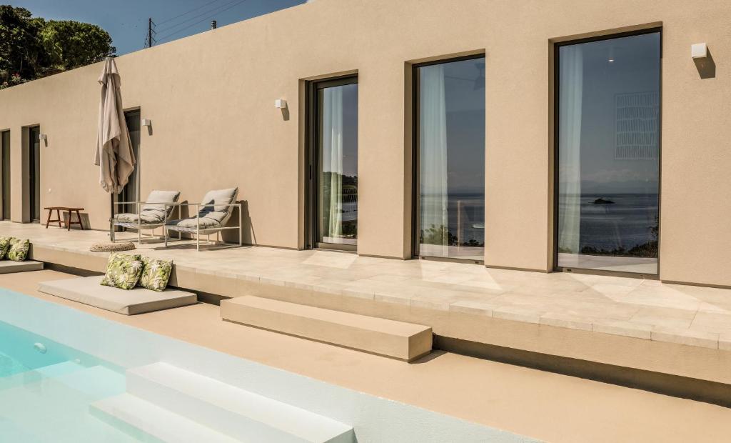 Piscine de l'établissement Skiathos Symbol Villas ou située à proximité