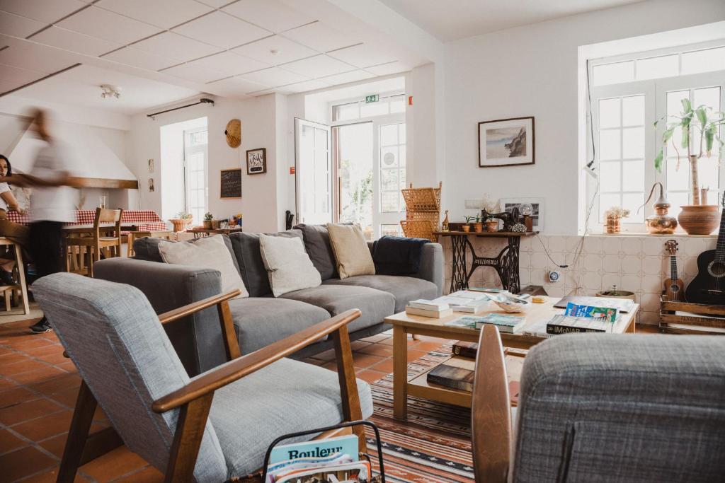 Posezení v ubytování Jaca Hostel Porto da Cruz